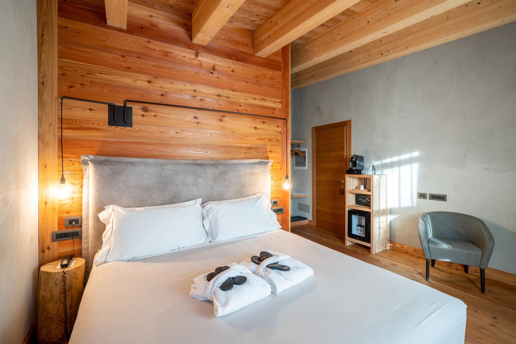 Au Charmant Petit Lac - Ecohotel Parc & Spa Champoluc Exteriér fotografie