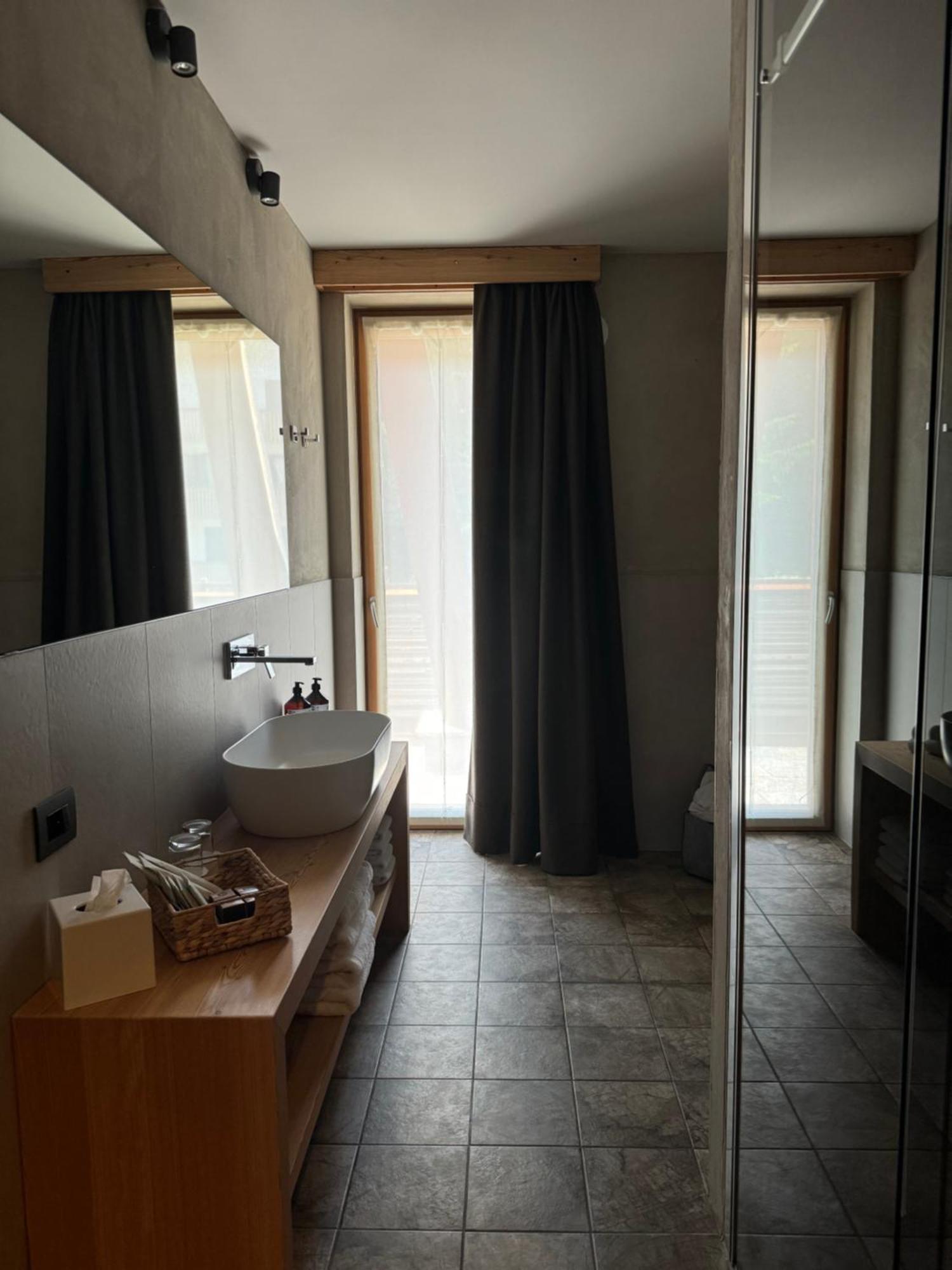 Au Charmant Petit Lac - Ecohotel Parc & Spa Champoluc Exteriér fotografie